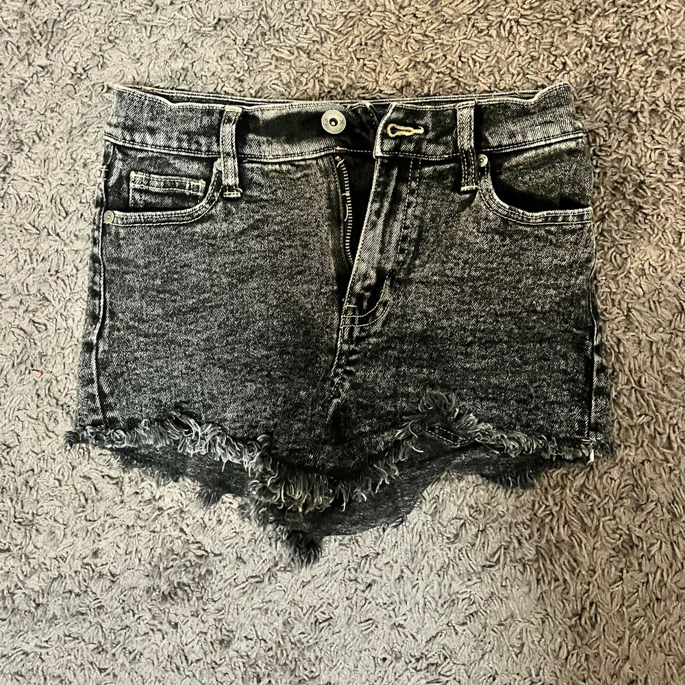Kendall & Kylie, black washed jean shorts